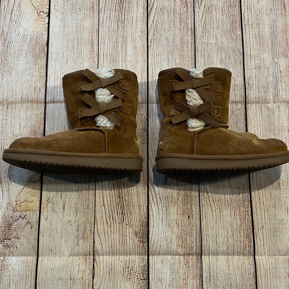 Good used condition Sz. 12 Koolaburra by Ugg Victoria Girls Short Winter Boots